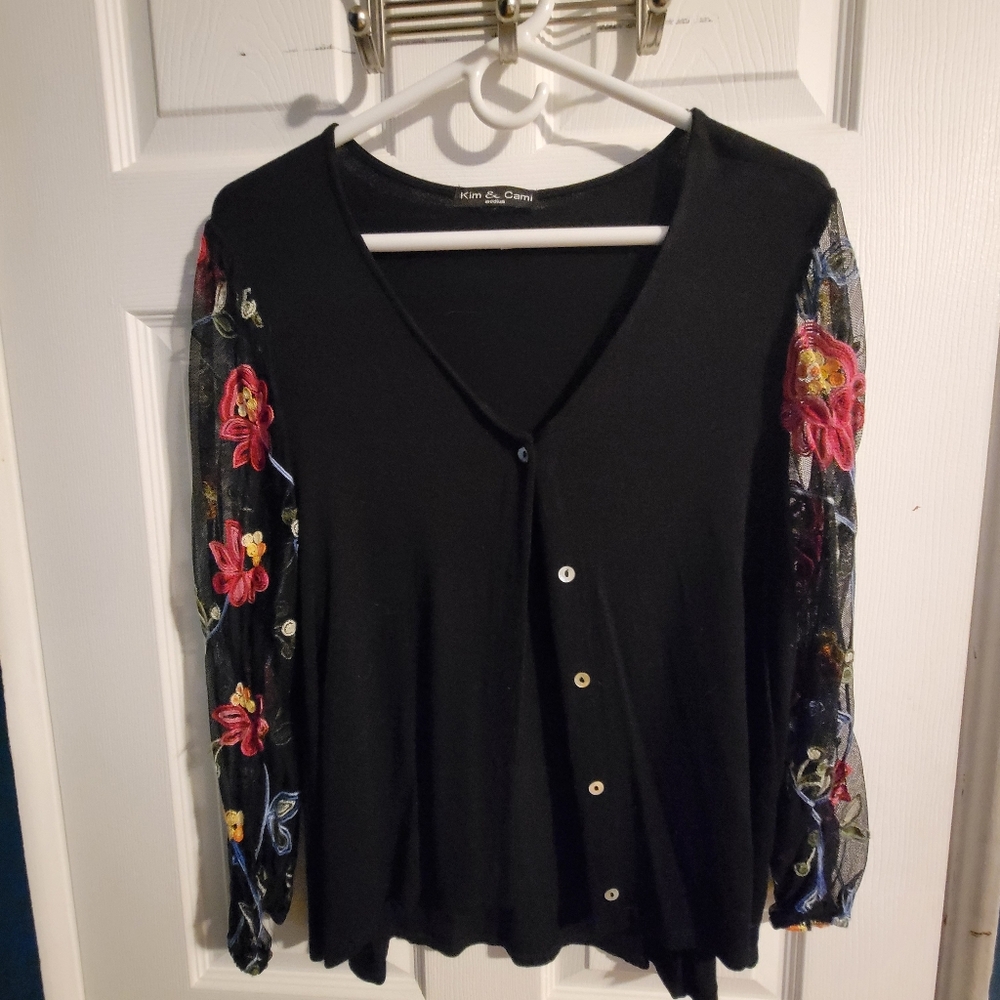 Kim & Cami Beautiful Black Knit Top with Floral Mesh Sleeves